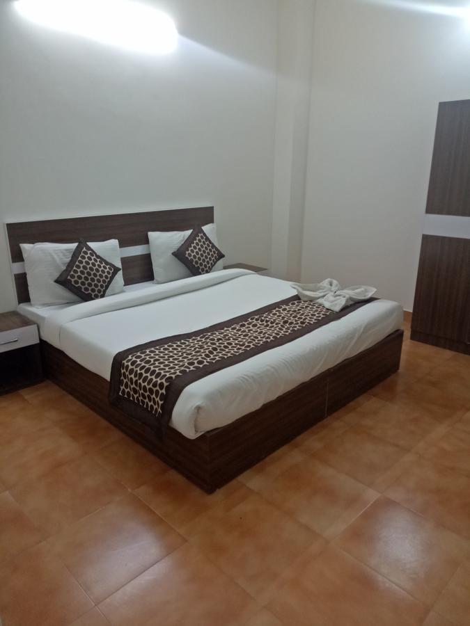 Hotel Nathu Palace New Delhi Exterior photo
